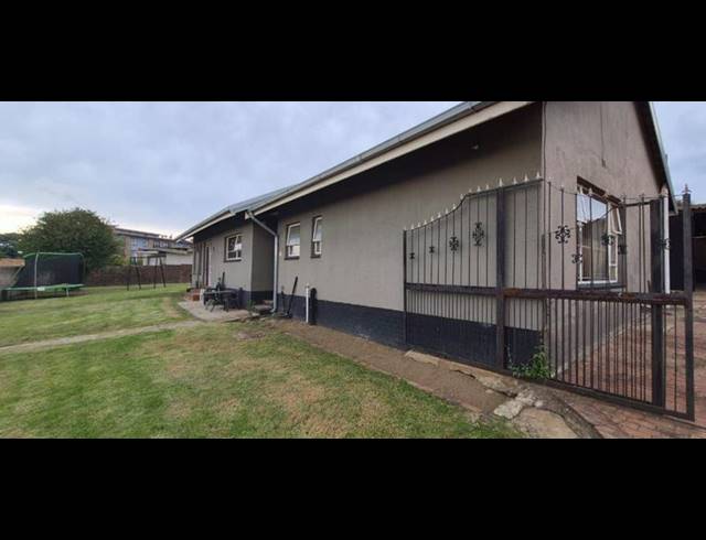 3 BEDROOM HOUSE FOR SALE IN BIRCHLEIGH